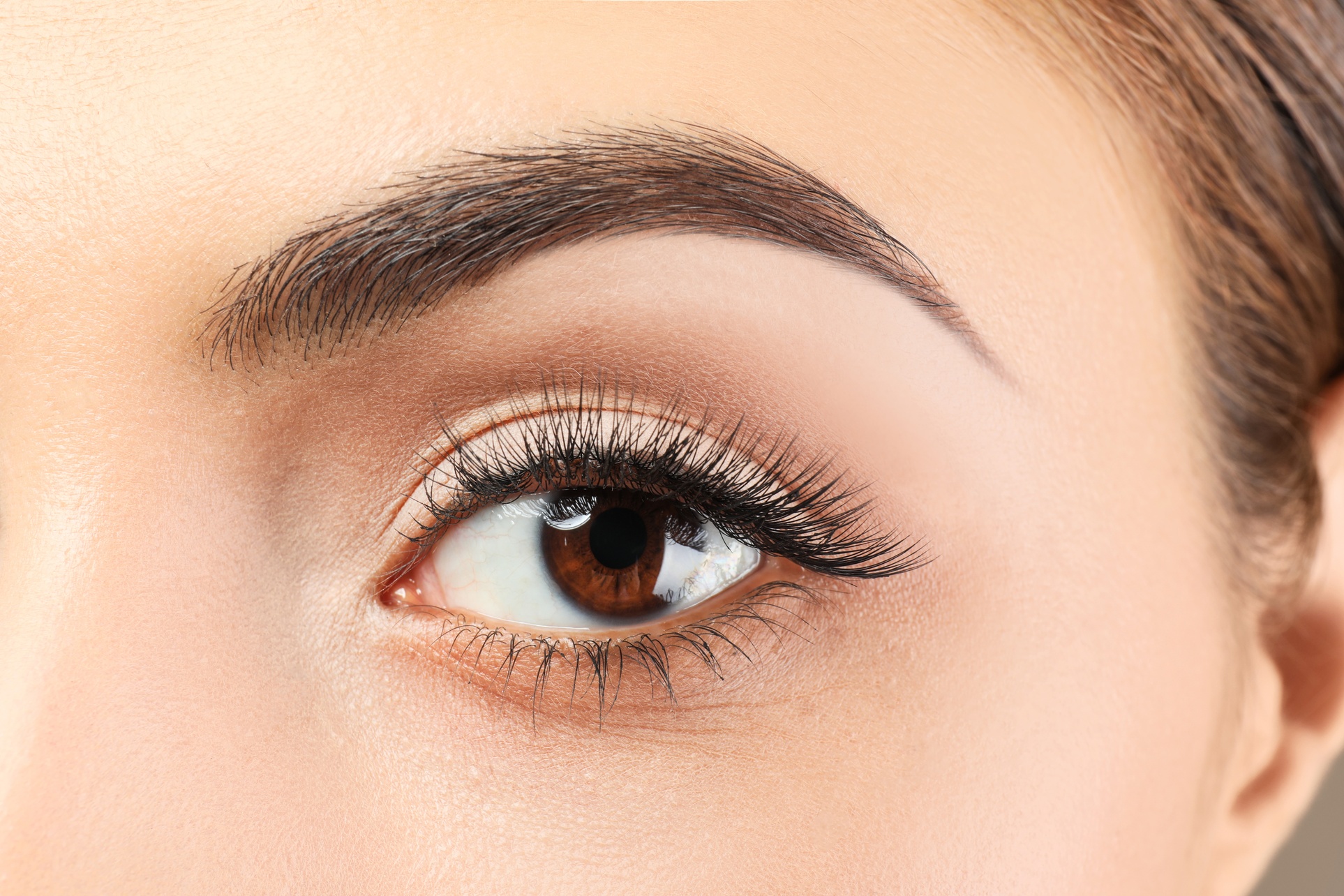 Get a Full Set of Classic, or Hybrid Eyelash Extensions