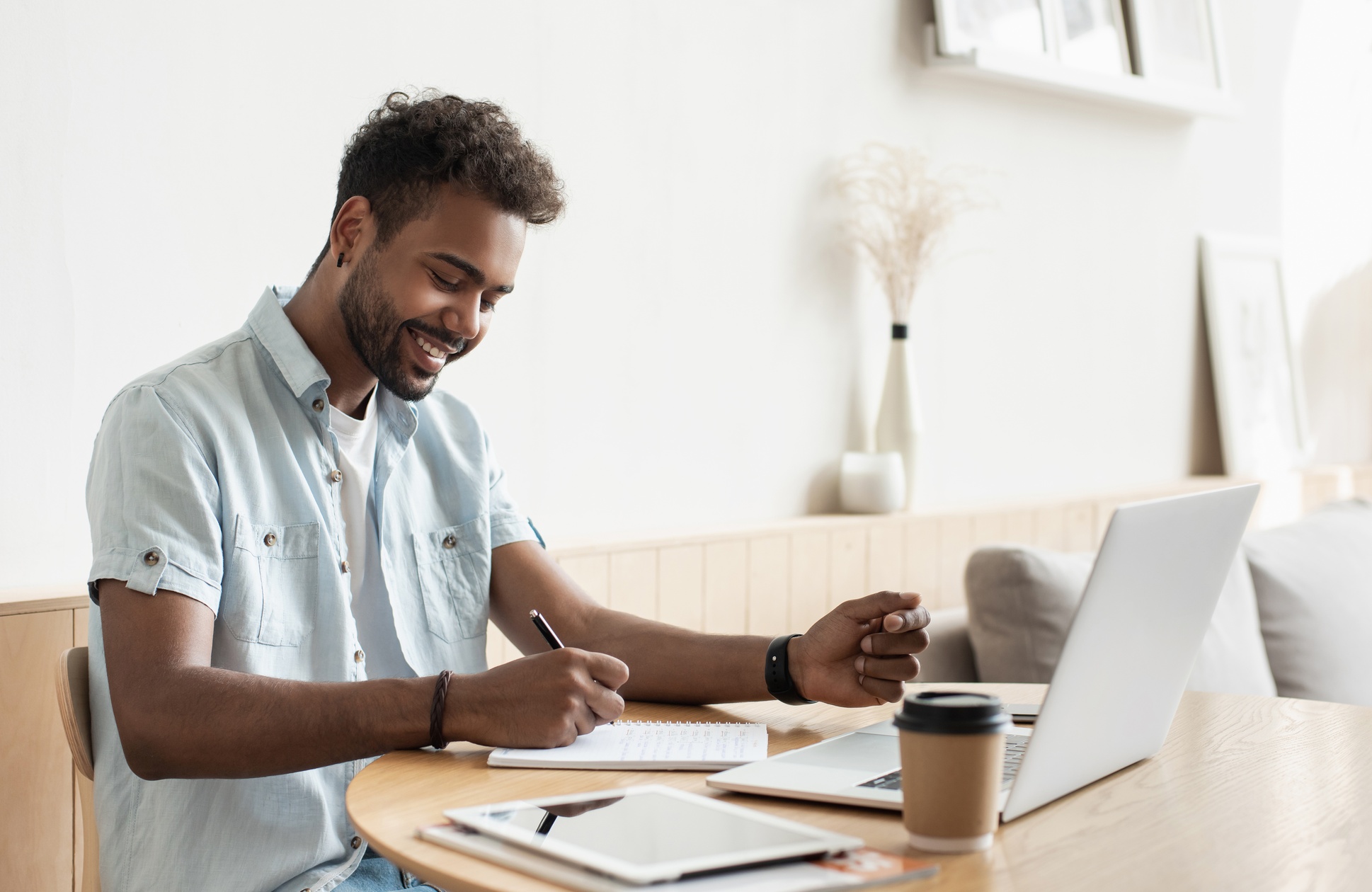 Unlock Your Time: Discover the Magic of a Virtual Assistant!