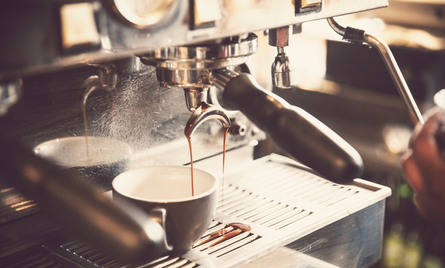 Image 1: Grand Latte Machiatto chez Evian Cafe
