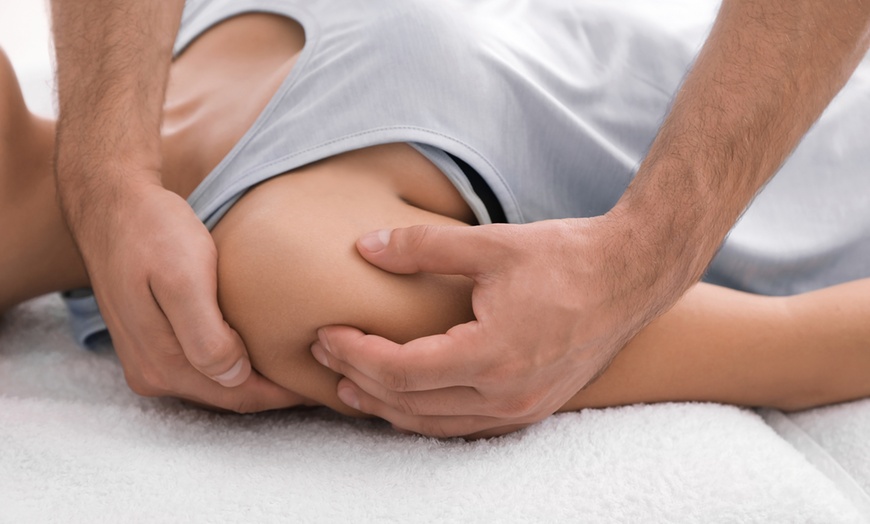 Image 1: Massage relaxant, suédois ou deep tissue avec Maxime Courjol