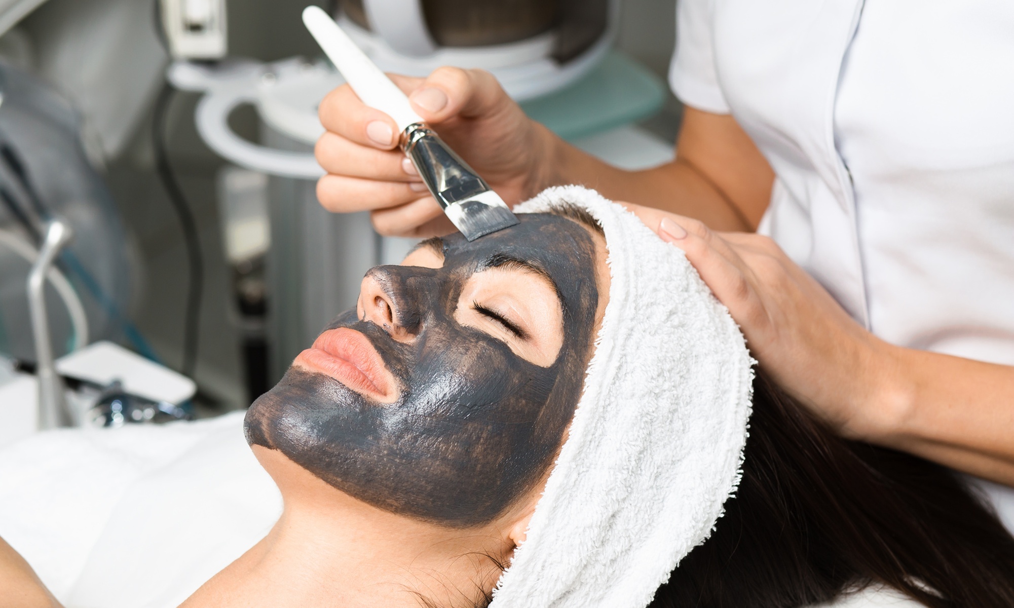 Deep Cleaning Facial for a Refreshing Skin Experience