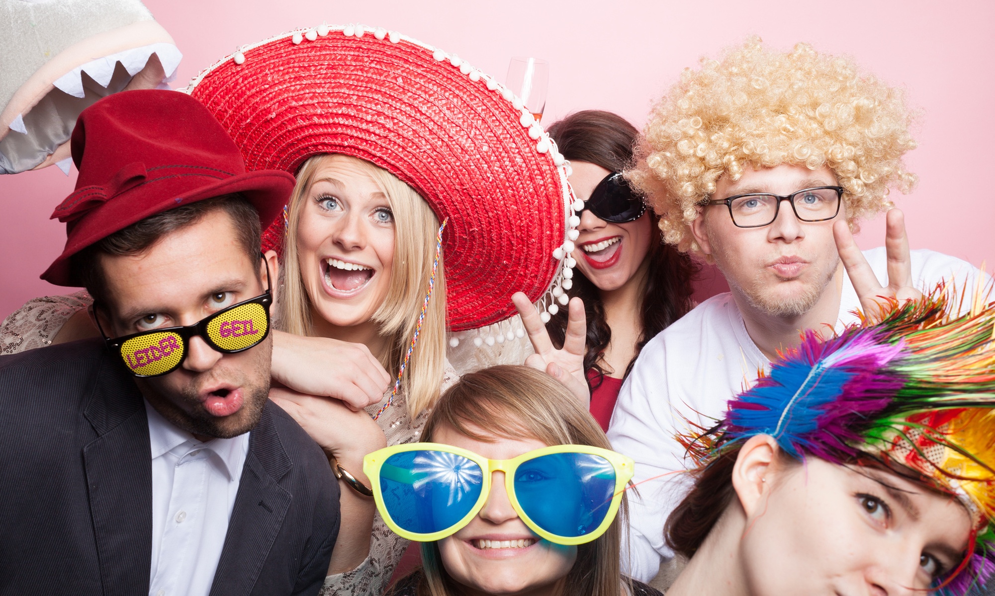 Get Digital Photo Booth Session with Customizable Templates and Props