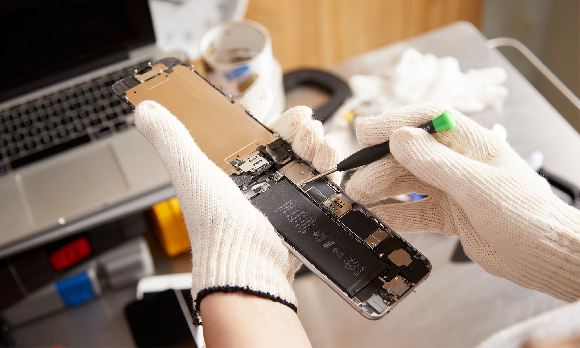 Repair iPhone 13, 14, 15 and Screen Replacements at Gadget Geeks Pro