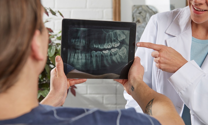 Image 1: Revisión, diagnóstico y limpieza dental con radiografías