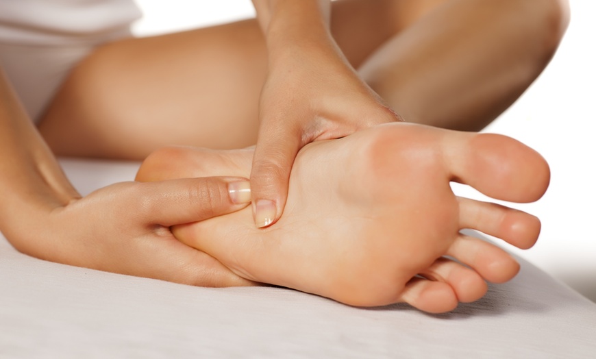 Image 1: Van voet tot hoofd: voetreflexologie of energetische hoofdmassage