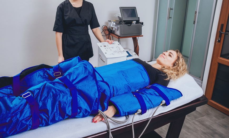 Image 1: Combo reductor con cavitación, radiofrecuencia y masaje reductor 