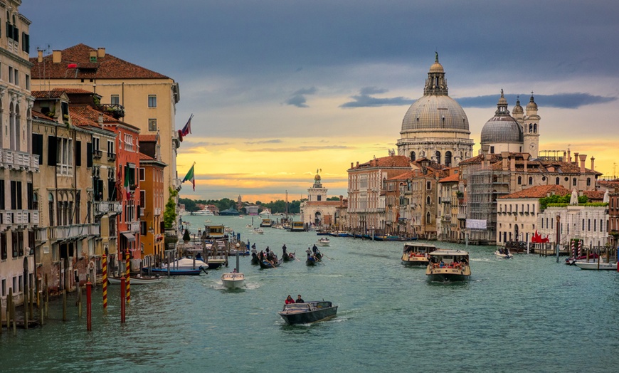 Image 4: ✈ Milan & Venice: 4 or 6 Nights with Flights and Train Transfers
