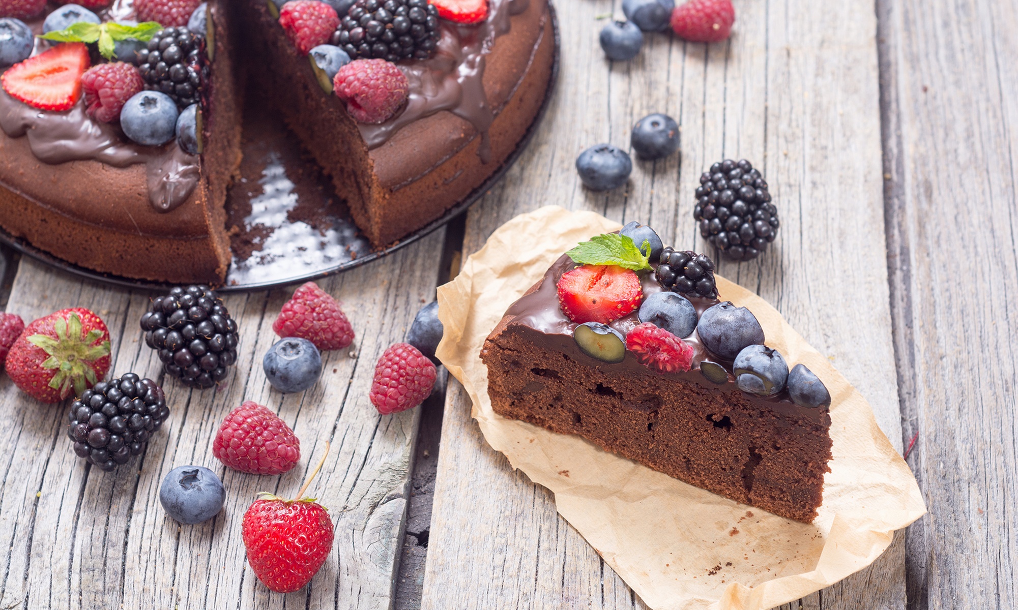 Kuchen od. Torte & Kaffee-/ Matcha-Spezialität nach Wahl für 2-4 Pers.