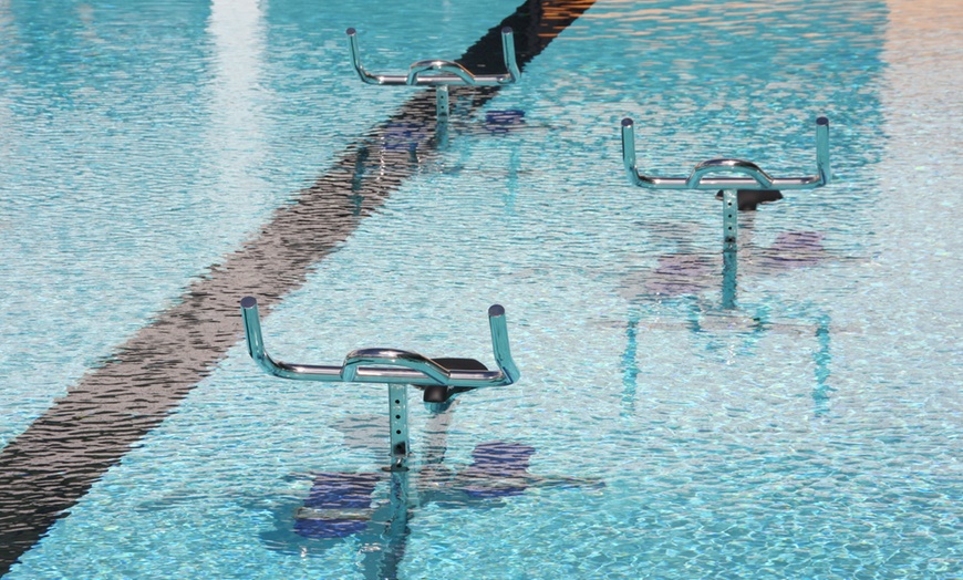 Image 1: Séance de découverte de l'aquabiking avec Point Soleil Meudon