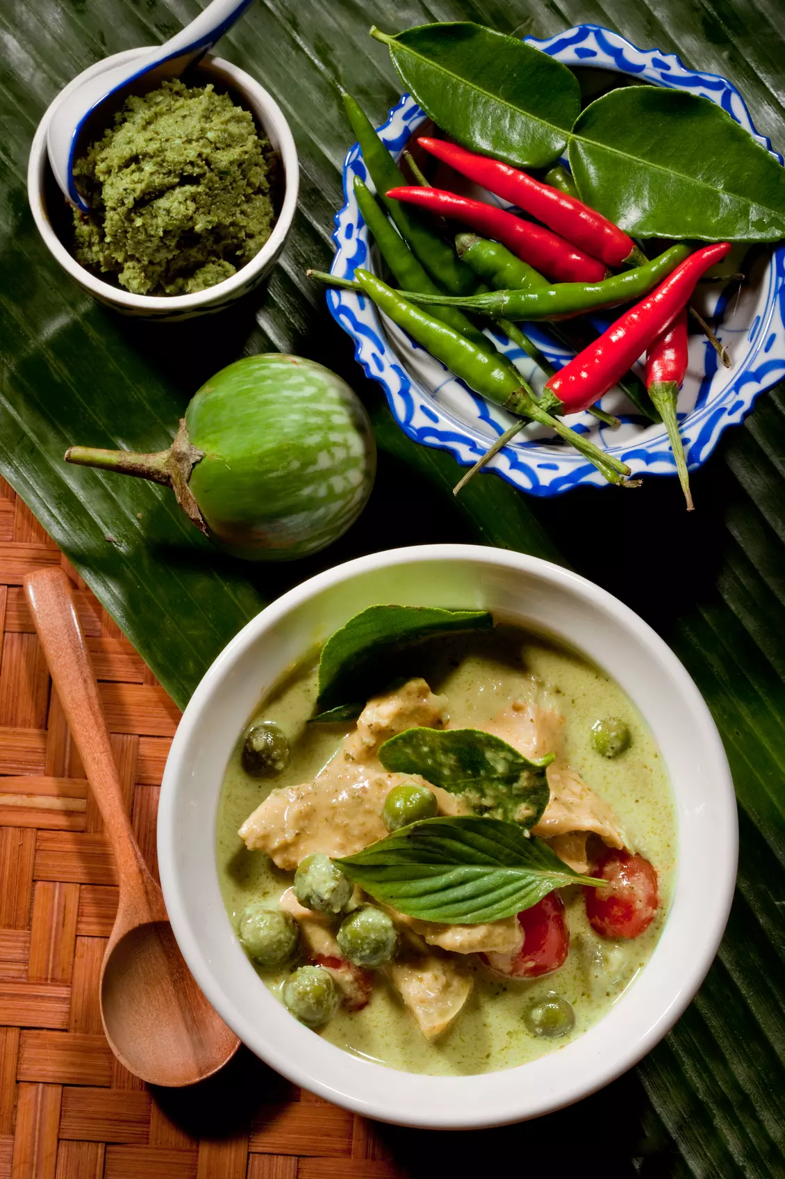 Savor Thai Flavours: Indulge in a Starter, Main, and Ale/Wine Combo