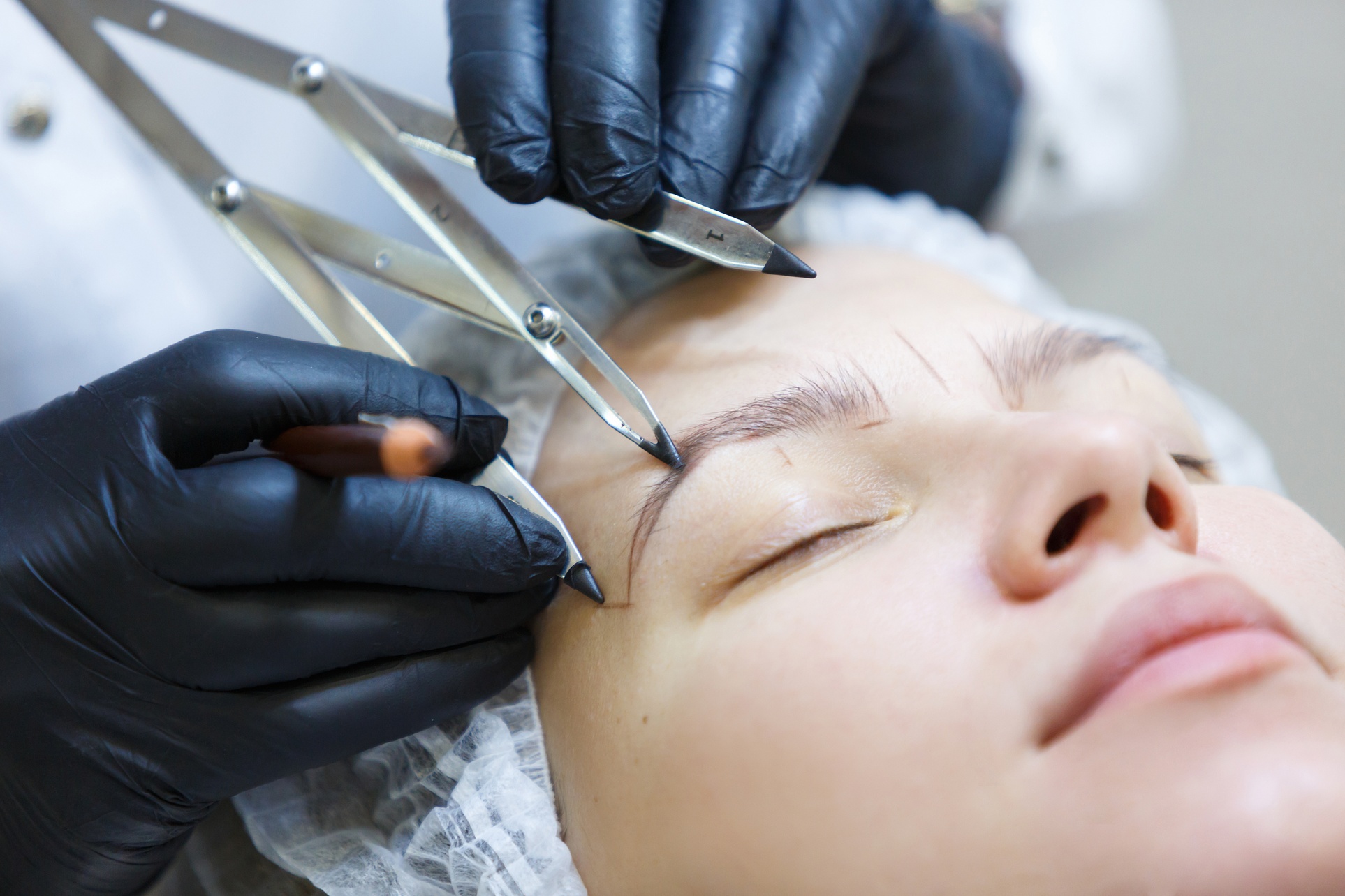 Perfectly Shaped Brows with Microblading or Ombre Microshading Session