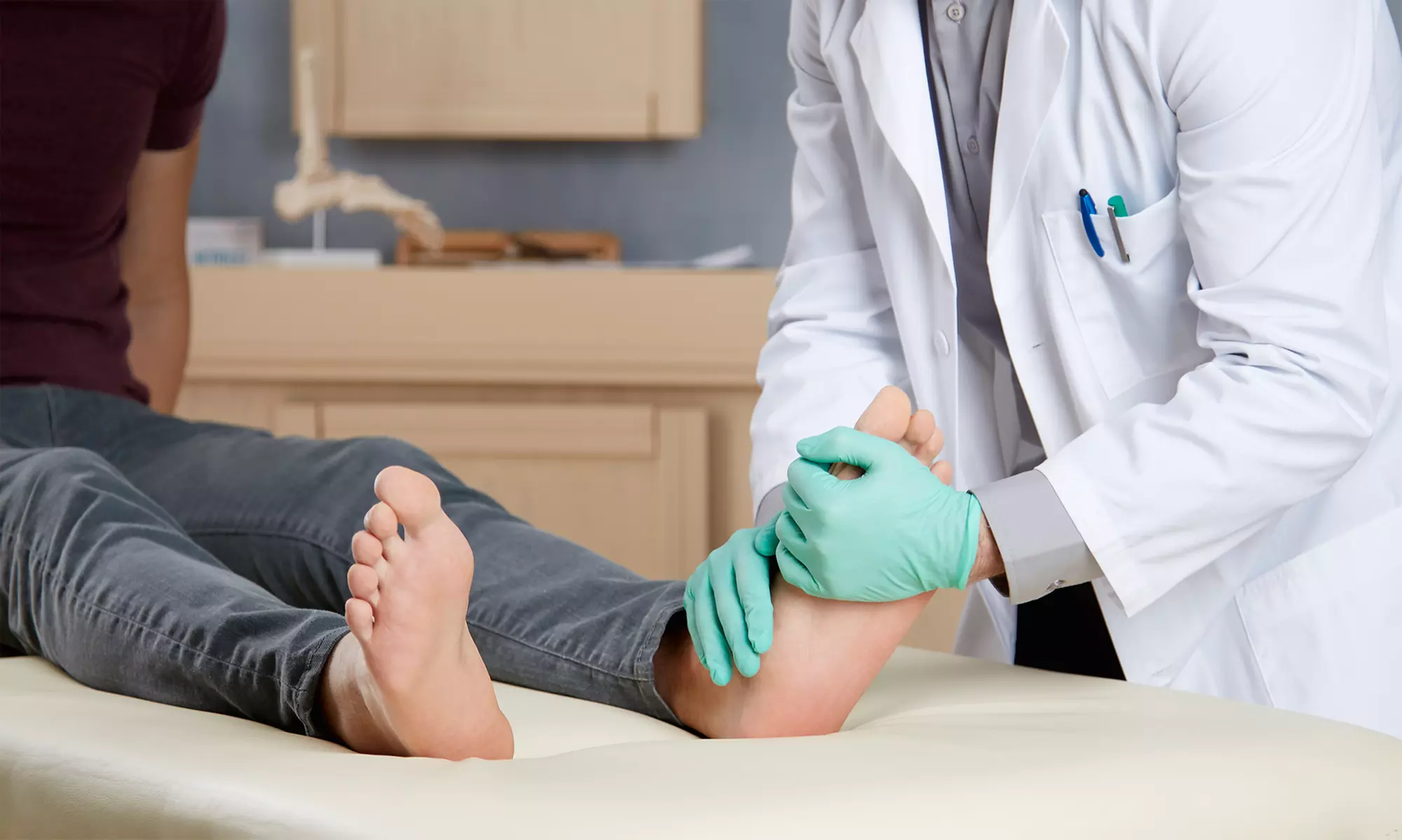 Alivia las molestias de tus pies con 1 o 3 sesiones de quiropodia 63% - Primary Image