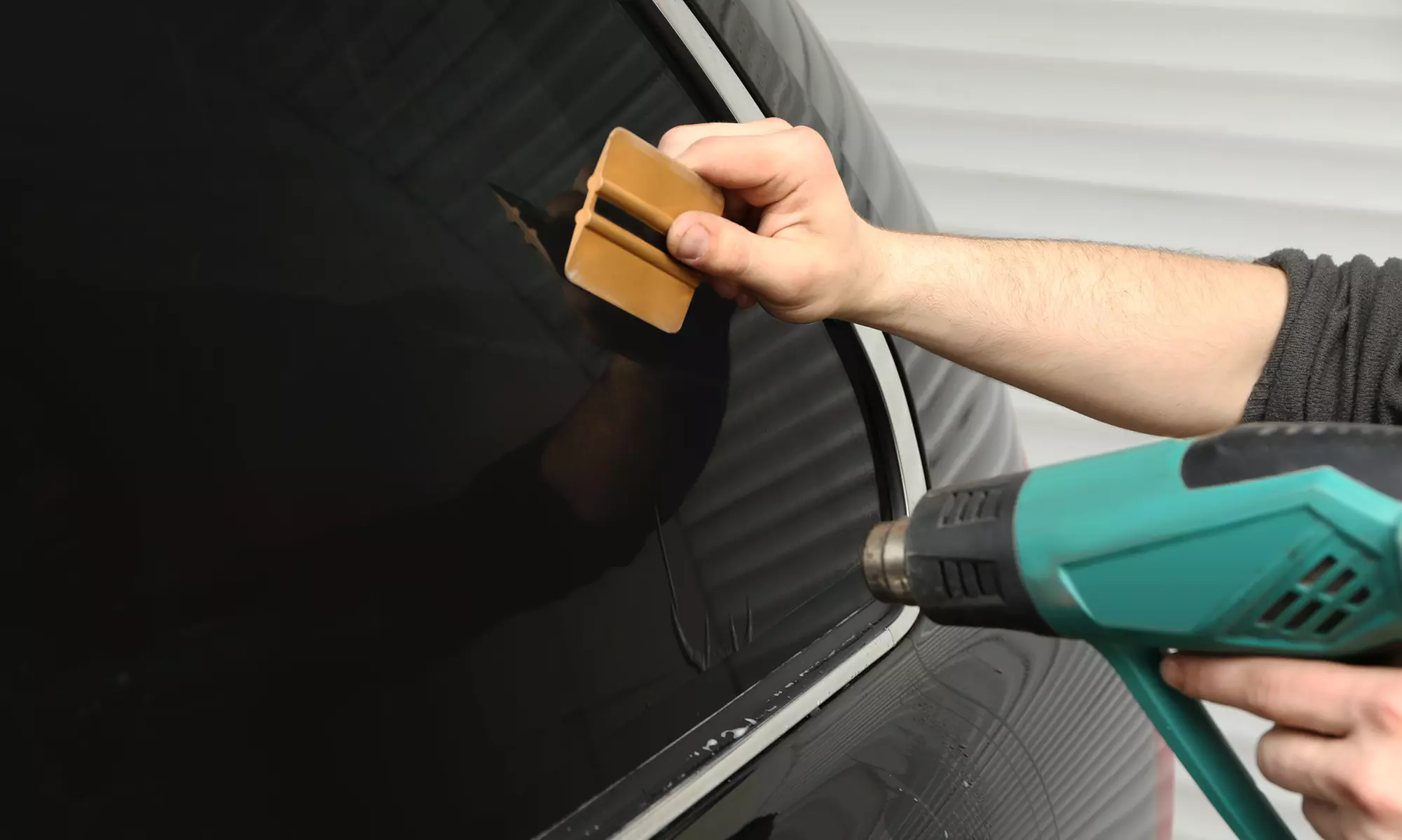 Pose de vitres teintées sur véhicule avec COVERGLASS 13 GM