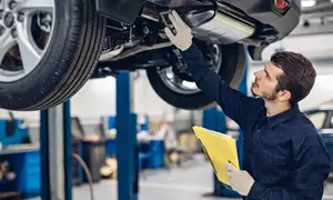 Rundum sorglos. Kleine Inspektion für 1 Fahrzeug inkl. anfallender Materialien - gilt für alle PKWs (55% sparen)