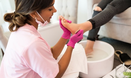 1 Behandlung: 45 Min. Kosmetische Fußpflege inkl. Tee oder Kaffee für 1 Person - Kosmetikstudio The Face