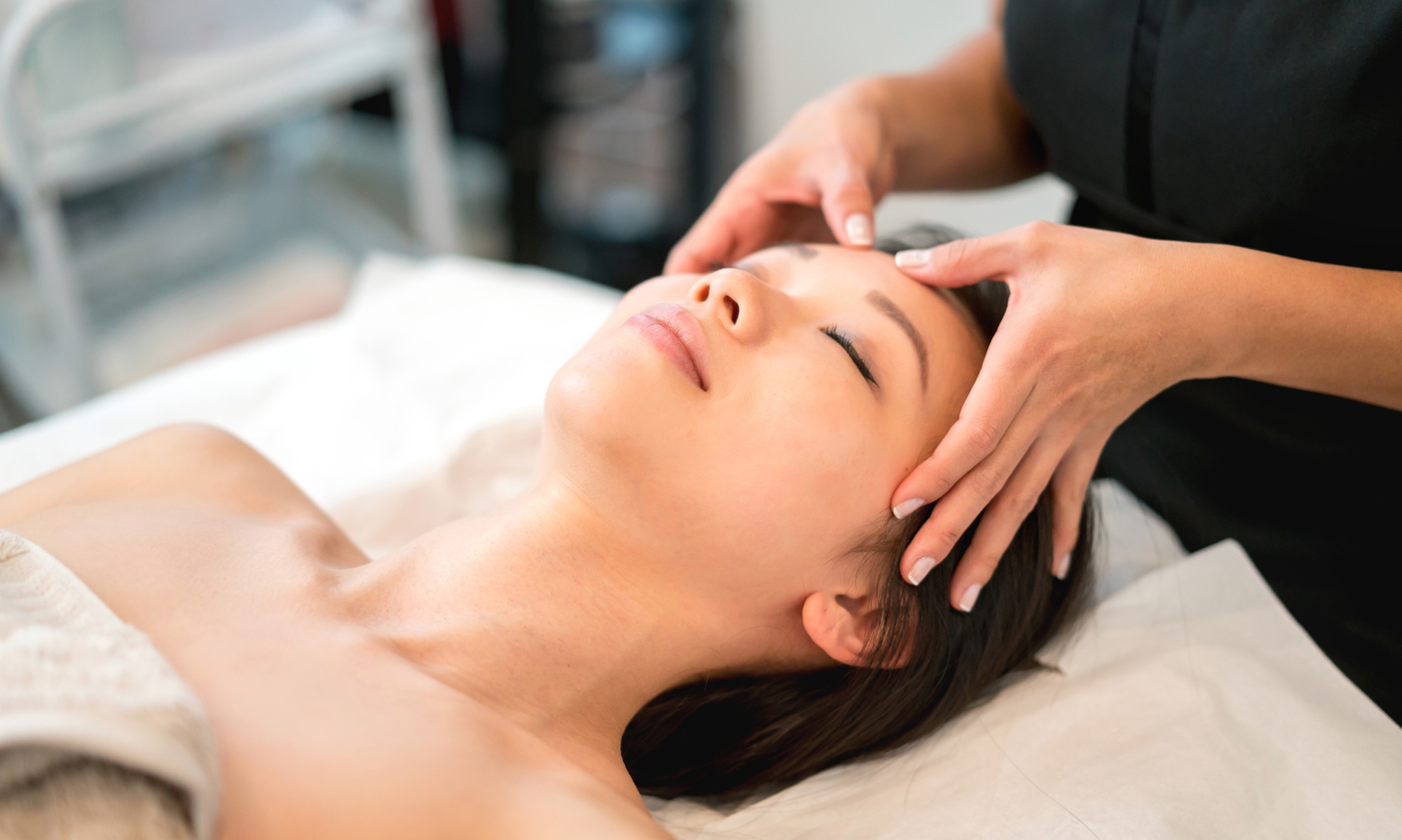 Unwind with a Luxurious 60 Min Scalp and Facial Experience