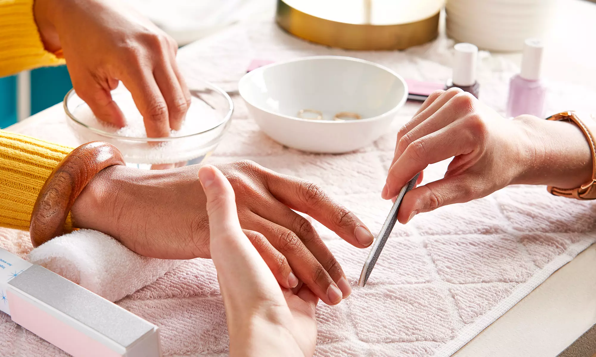 Maniküre, opt. mit Shellack oder Nagelverlängerung, opt mit Auffüllen