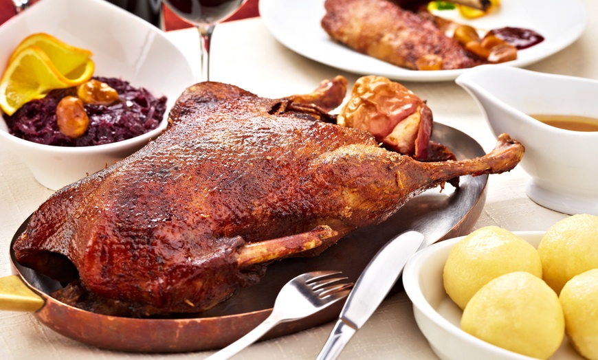 Image 1: Gänsebraten mit Beilagen inkl. 1 Flasche Rotwein für 4 Personen