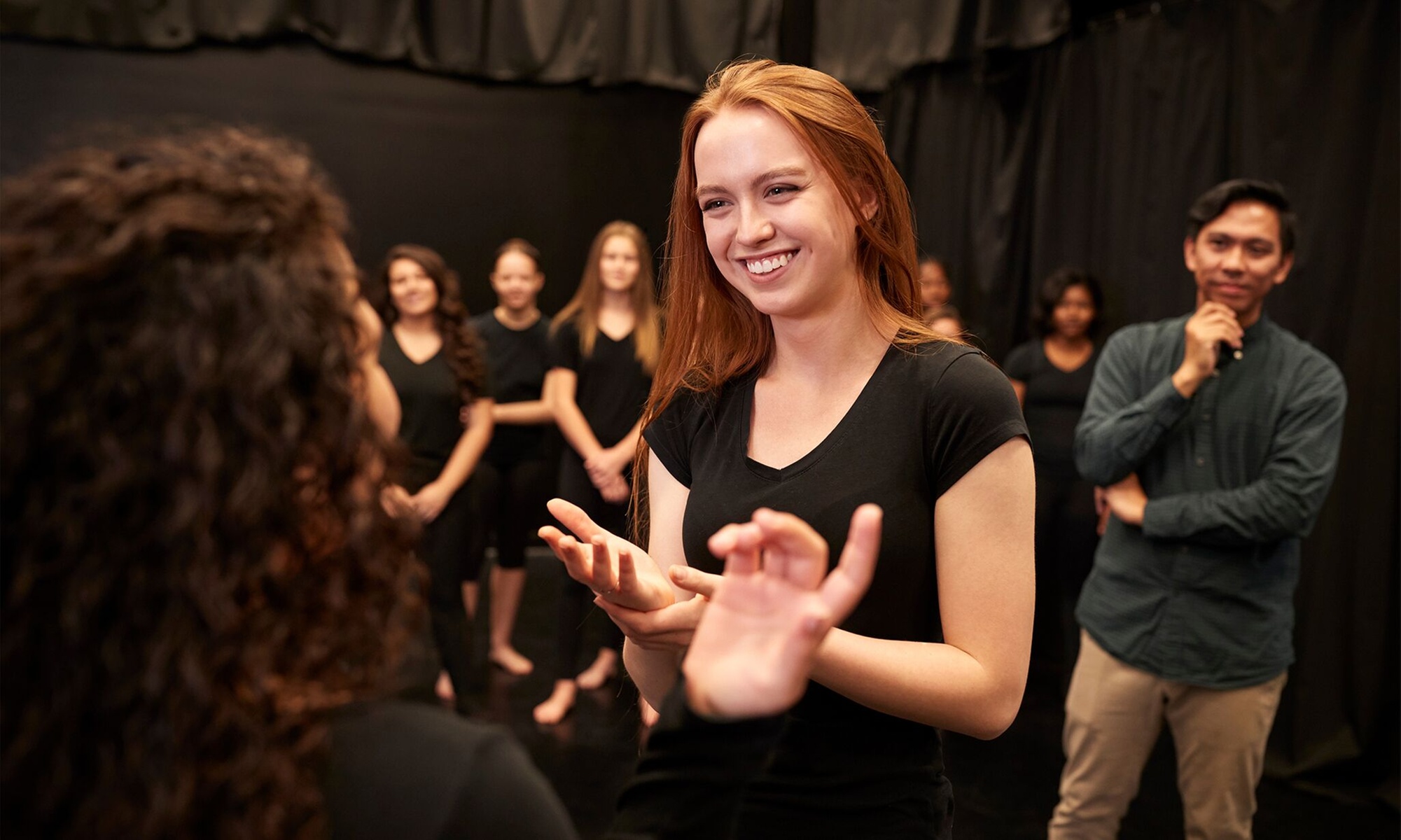 Master the Stage in an 4- or 8-Week Beginner Acting Course 
