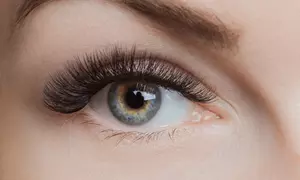 Wimpernverlängerung mit der 2D- oder 5-6D-Volumentechnik, optional inkl. Refill für 1 Person (bis zu 62% sparen)
