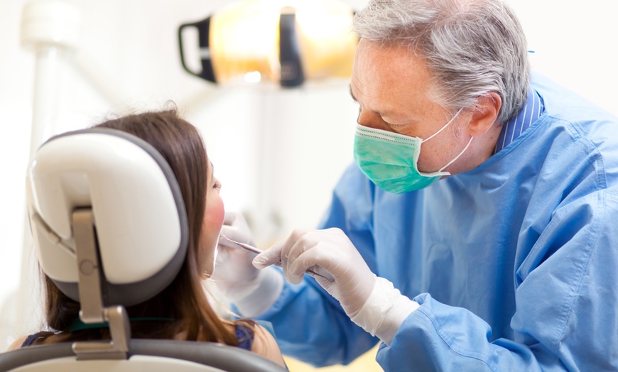 Image 1: Ortodoncia de brackets a elegir en Clínica Dental y Salud Valencia