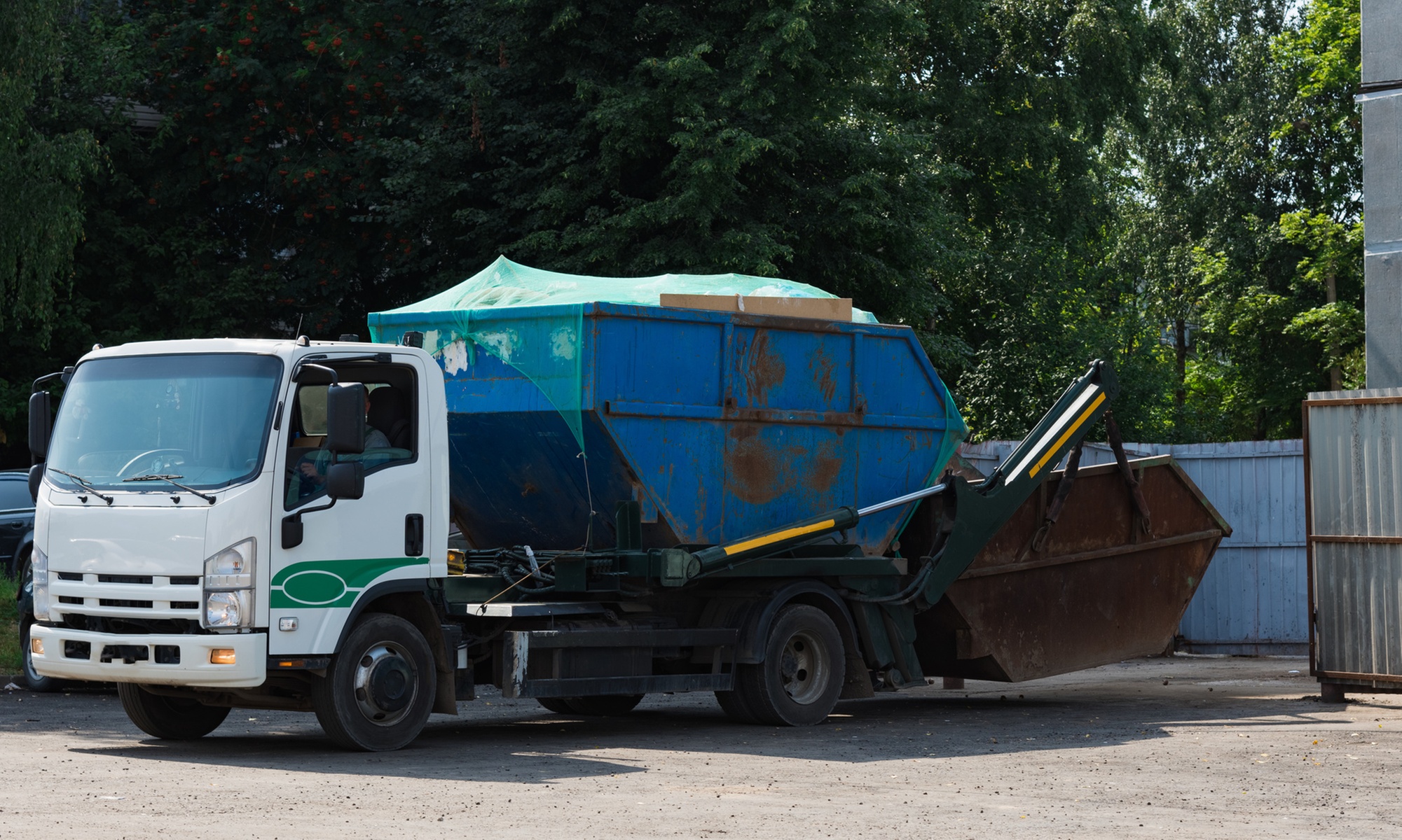 Curbside Mattress or Full Load Junk Removal – Hassle-Free Help
