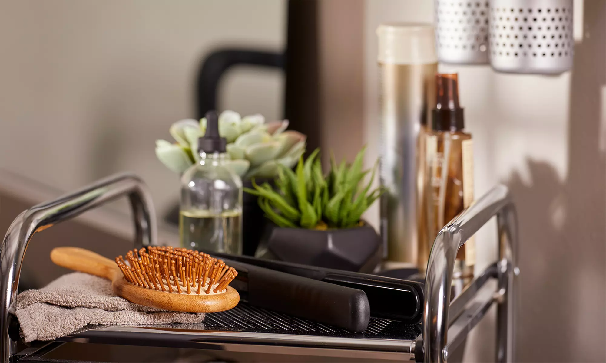 Haarschnitt inkl. Haarpflege, Massage und optionalem Glossing