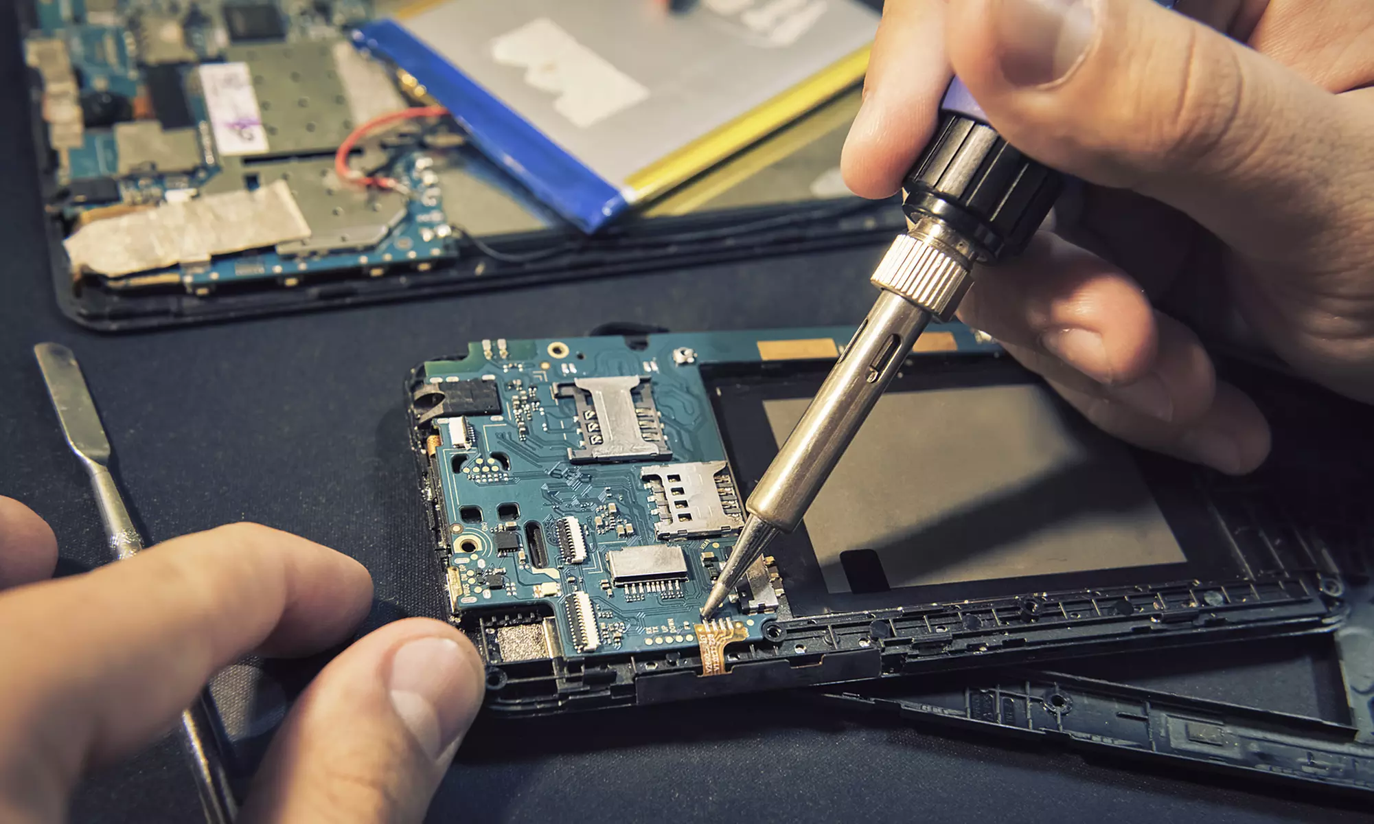 Phone Battery Replacement — Restore & Recharge Your Device’s Power