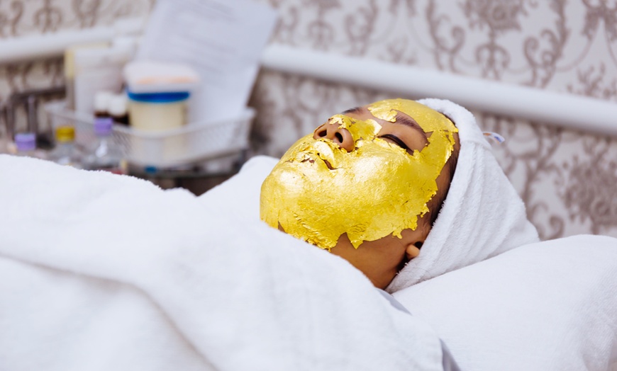 Image 1: 24K Gold Facial Treatment