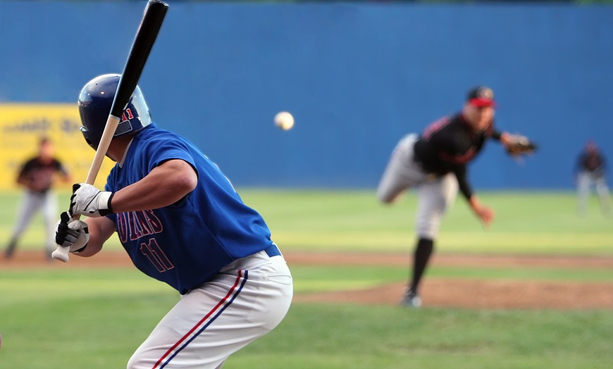 Image 8: ¡Menudo swing! Experiencia en túnel de bateo de béisbol