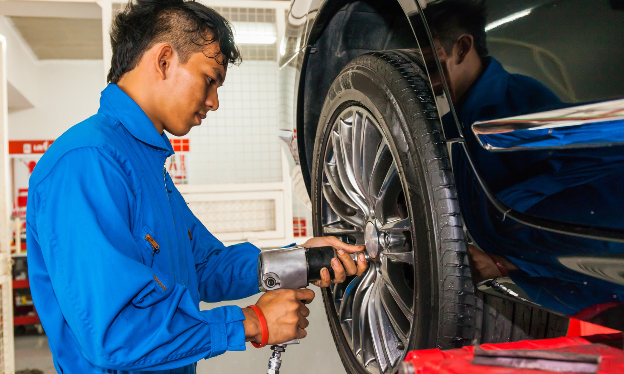 Reifenwechsel mit / ohne Auswuchten oder Reifenreparatur für 1 Pkw