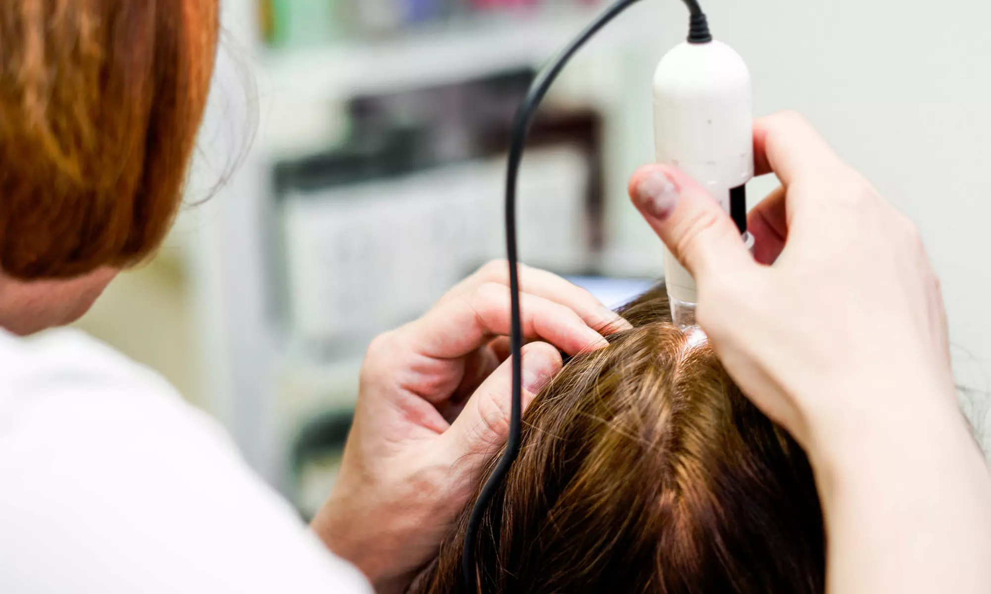 Piękne włosy i zdrowa skóra głowy: badanie trychologiczne