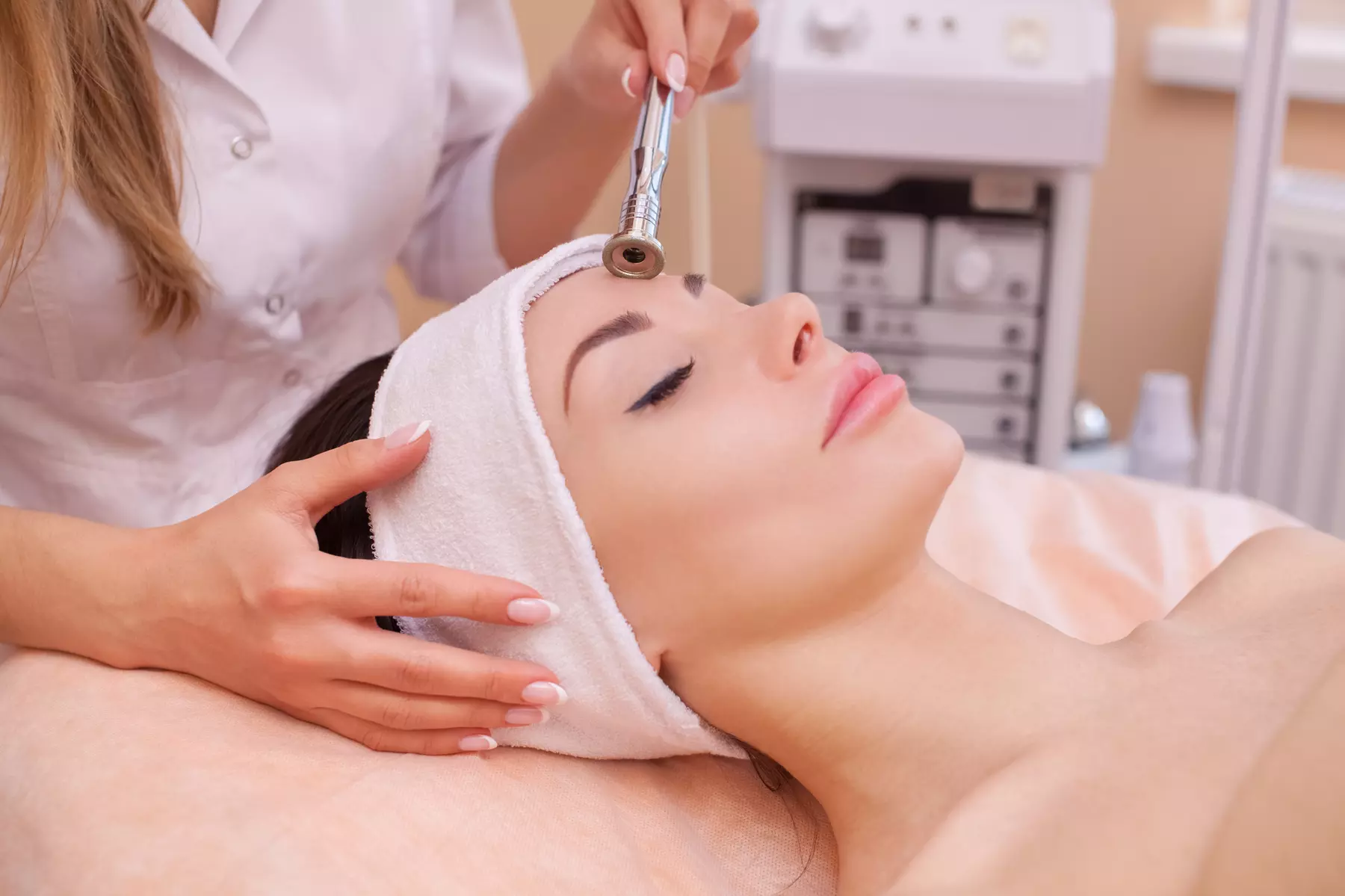 $59 for Diamond Microdermbrasion with Moleculare Oxygen, 4 Types of Vitamin C, Aloe Vera Infusion and Hyaluronic Acid - Primary Image