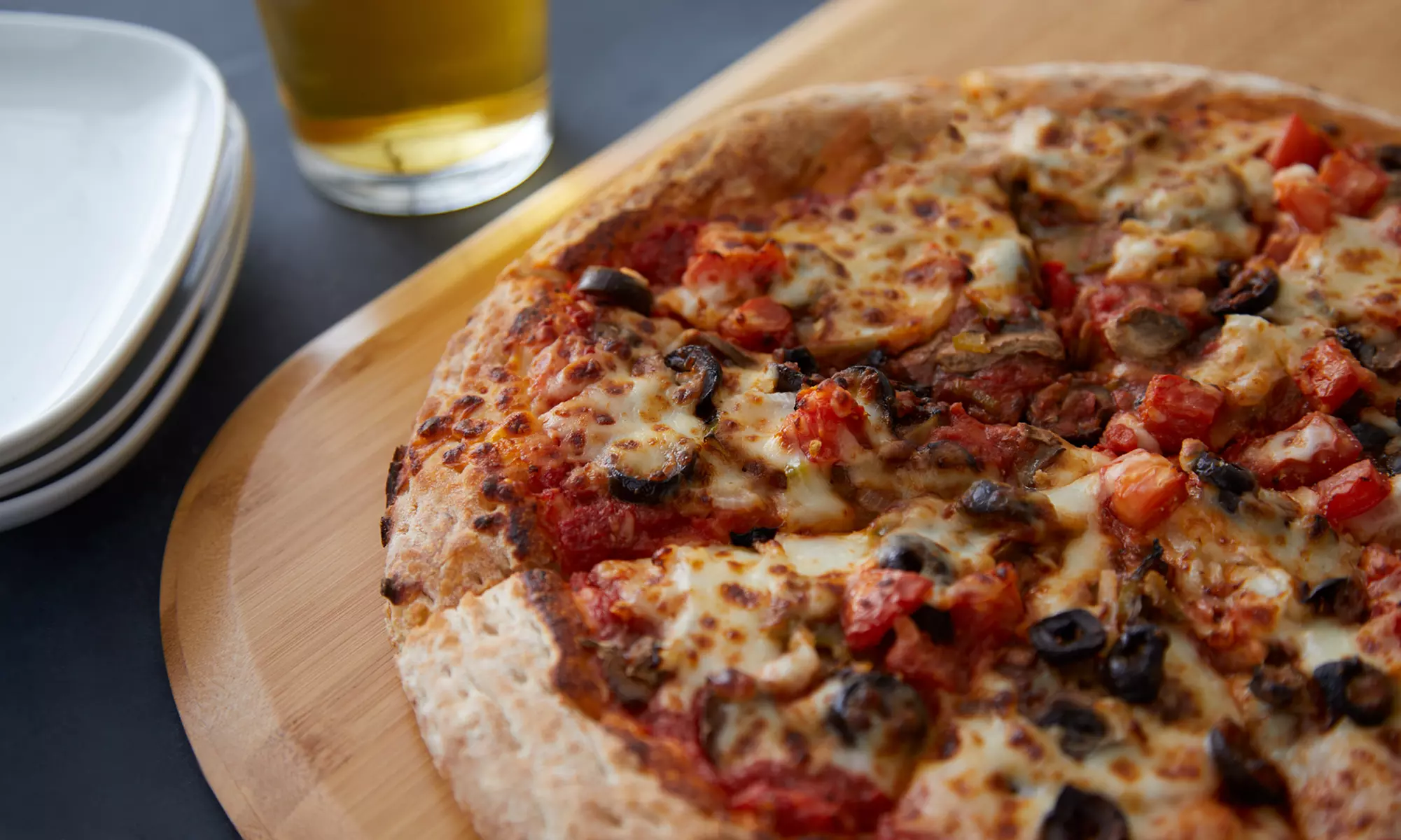 ⏰ Menu pizza dai Burini con birra per 2 o 4 persone da Pizzeria Romana Dai Burini (sconto fino a 46%). Prenota&Vai! - Primary Image