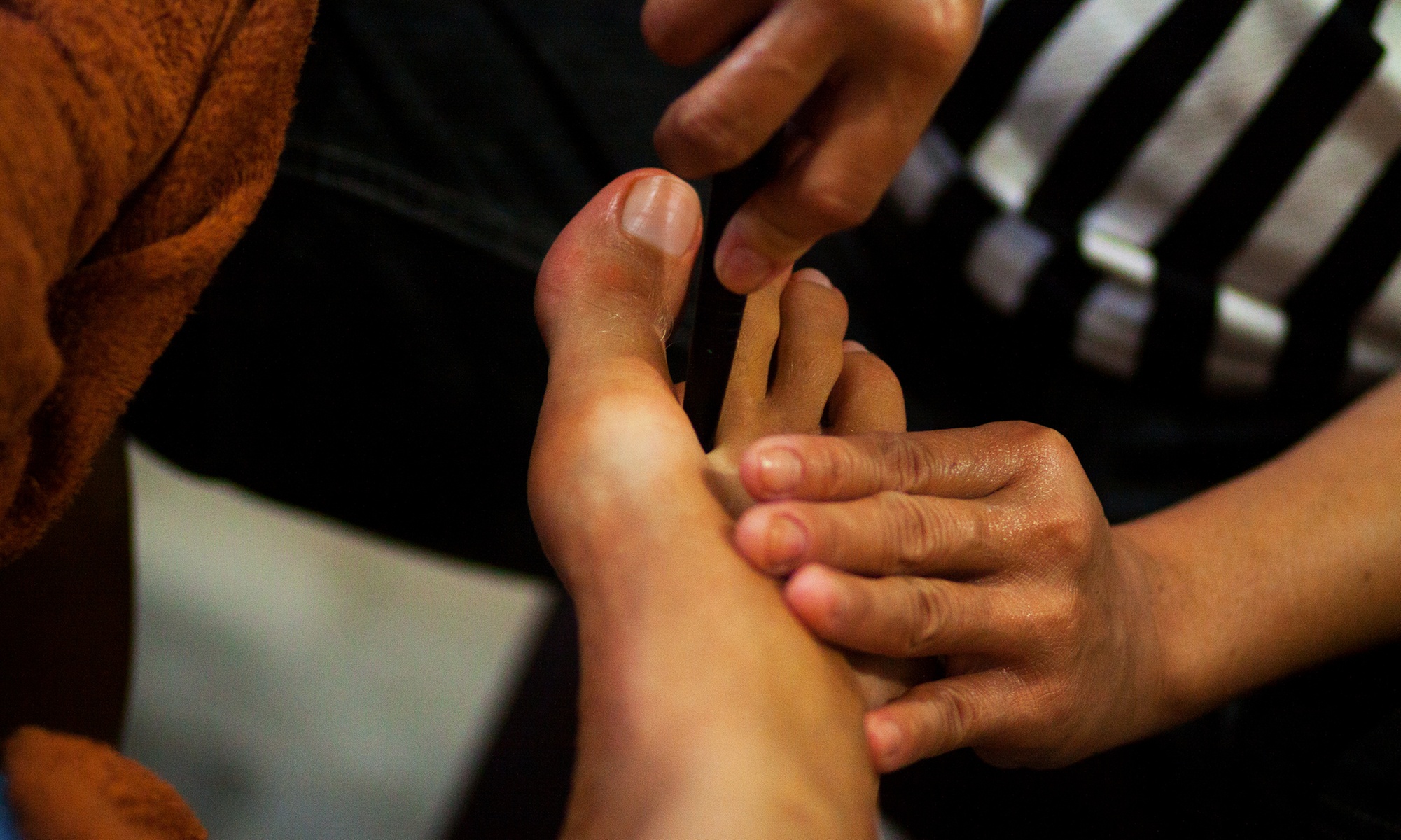 60-Min Foot Deluxe or Combo Massage with Hot Stones & Foot Soak