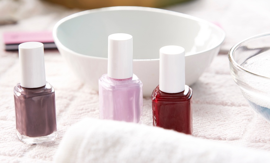 Image 5: Manicure con smalto classico o semipermanente da Be One