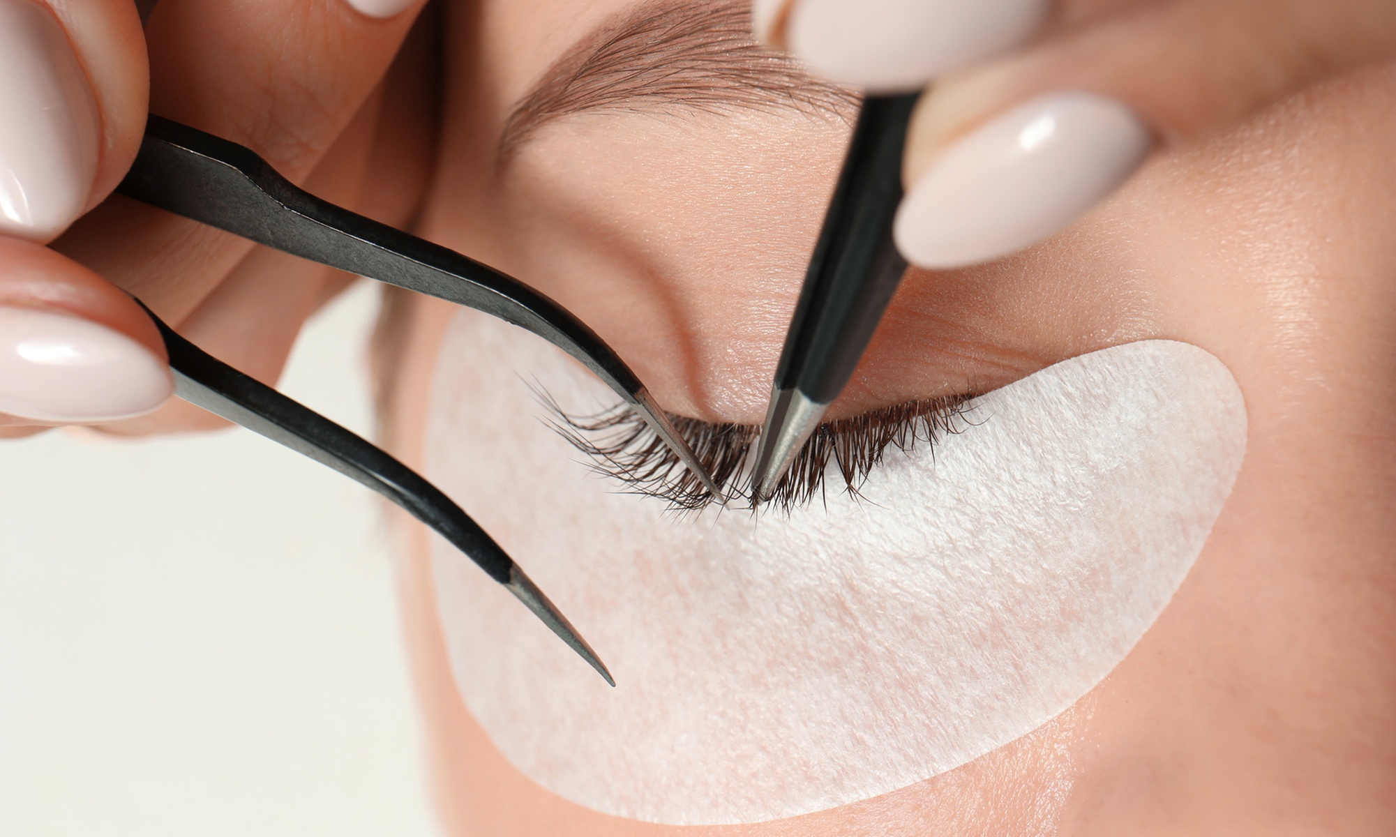 Get the Perfect Lash Look: Classic or Hybrid Full Set at Lash By T