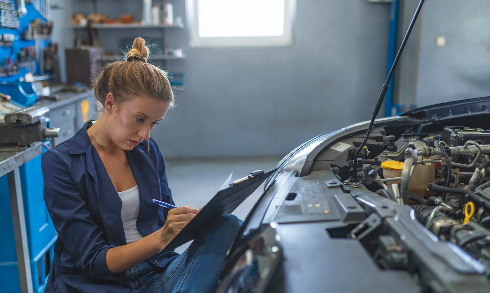 Kleine Pkw-Inspektion + Ölwechsel oder Große mit Bremsflüssigkeitswechsel bei Euroreifen24 (bis zu 40% sparen) - Primary Image