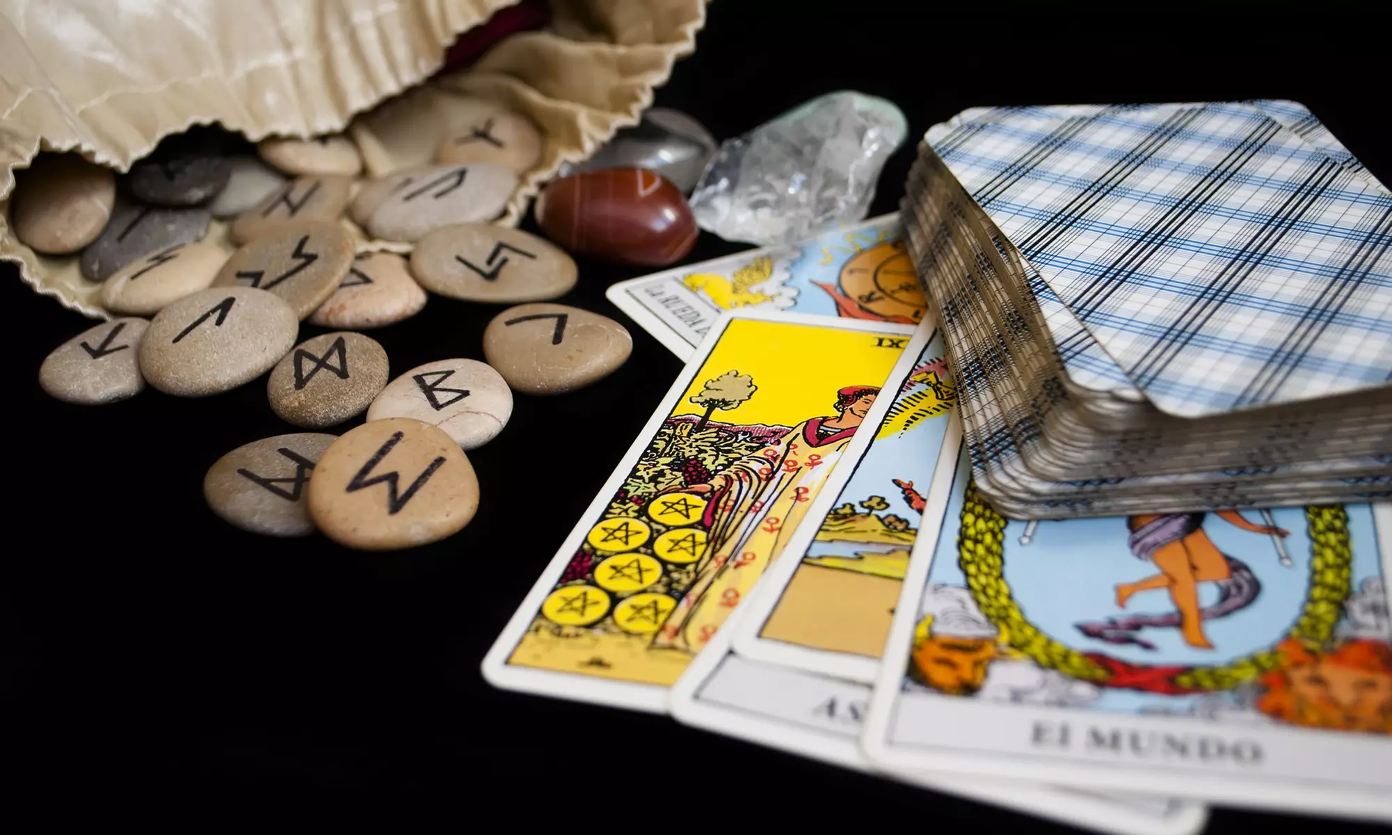 Voyance par téléphone de 30 ou 60 min avec Voyance Et Lumiere, jusqu'à 50% de remise - Primary Image