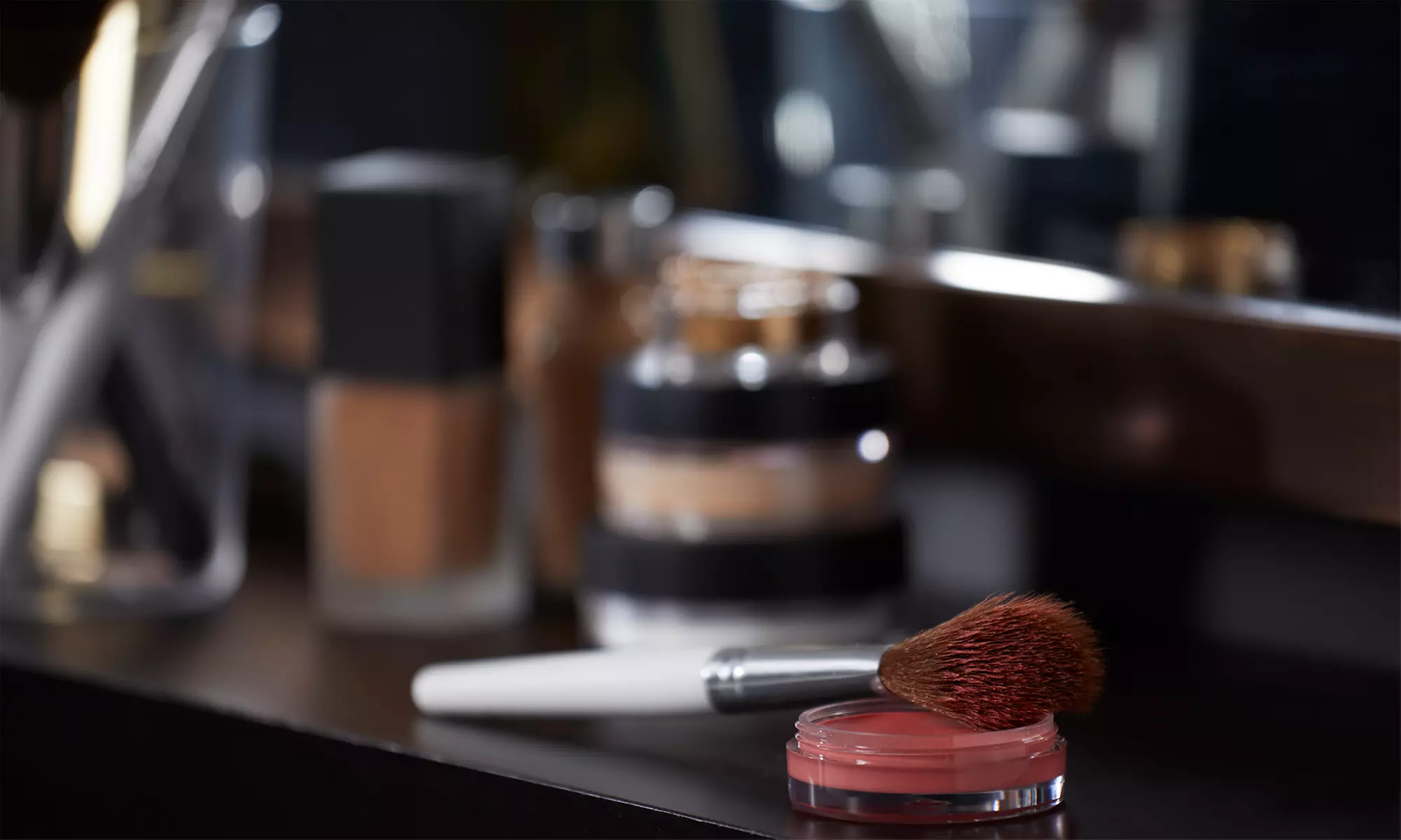 Cours maquillage 2h30 "Luxe express" option colorimétrie 1h pour 1 avec Lor's Make Up (jusqu'à 52% de réduction) - Primary Image