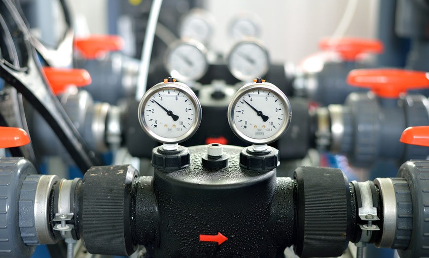 Image 1: Revisión de gas, aire o asistencia en caldera y radiadores
