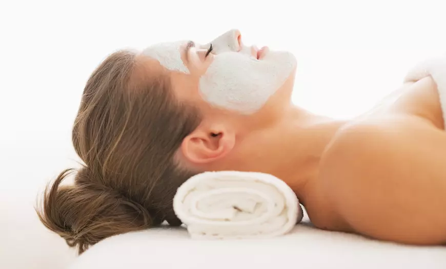Image 1: Limpieza facial completa en 8 pasos y opción a servicios extra para 1