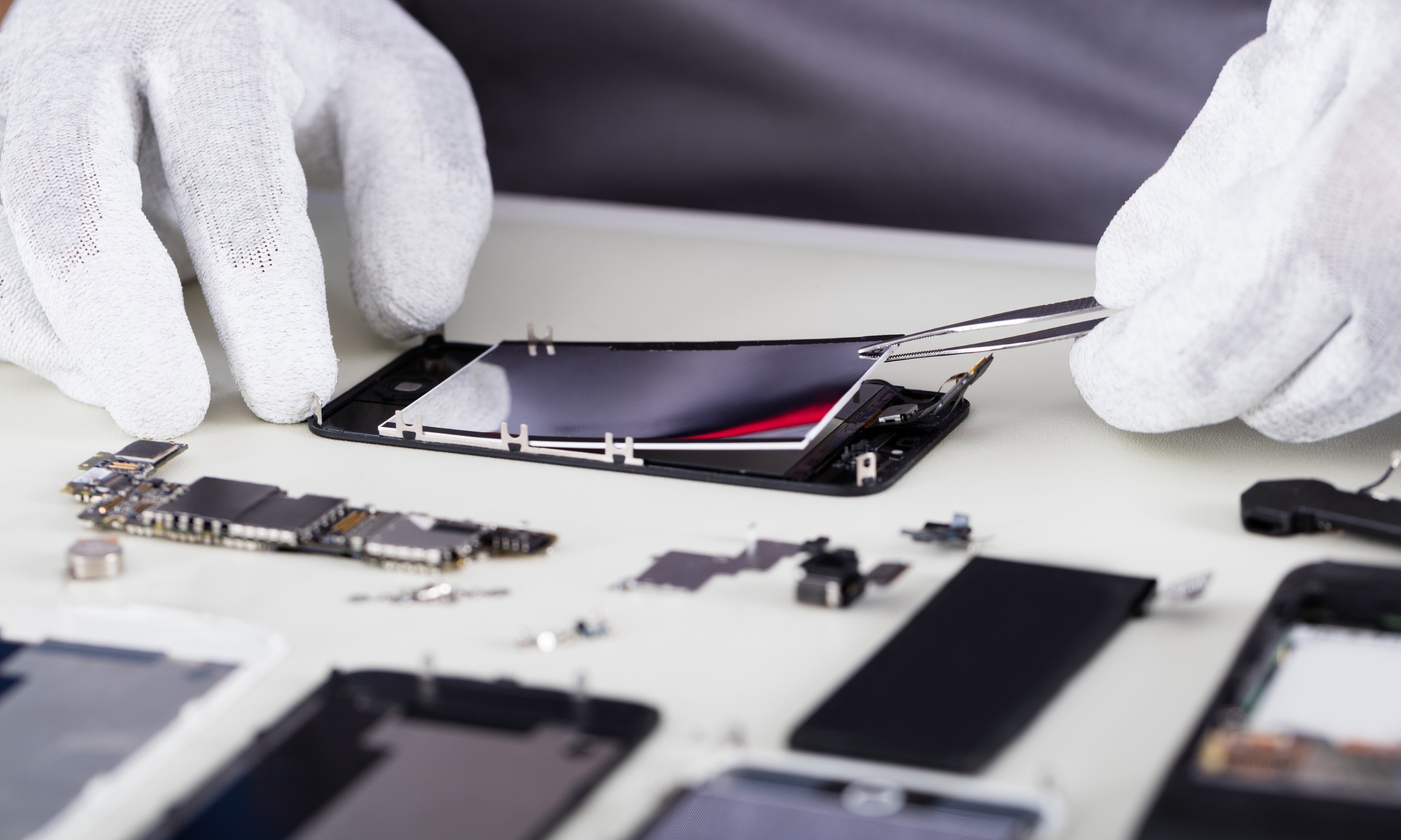 Expert iPhone Screen Repair with Fast Service & 6-Month Warranty