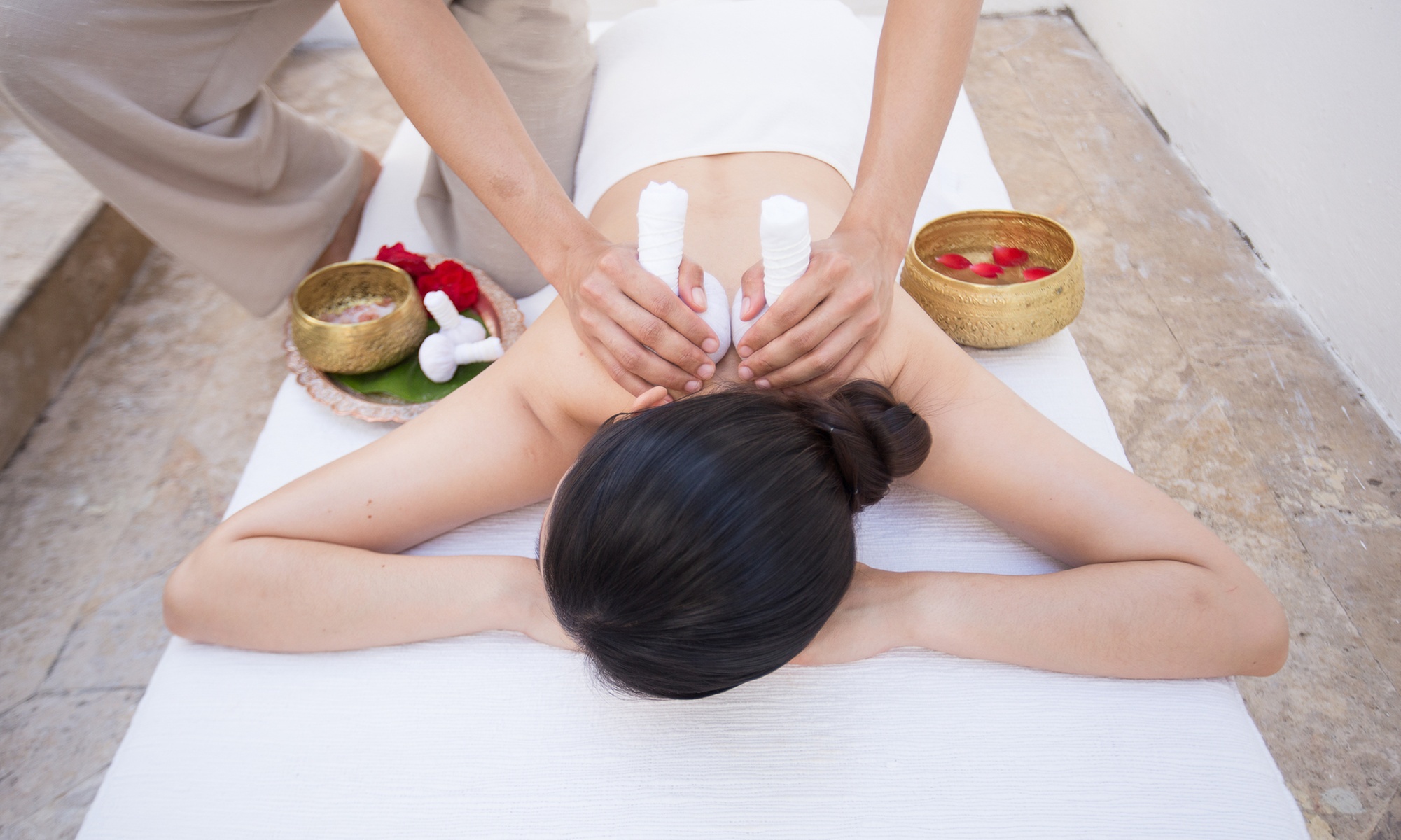 Relaxation profonde avec un massage thaï à l'huile chaude