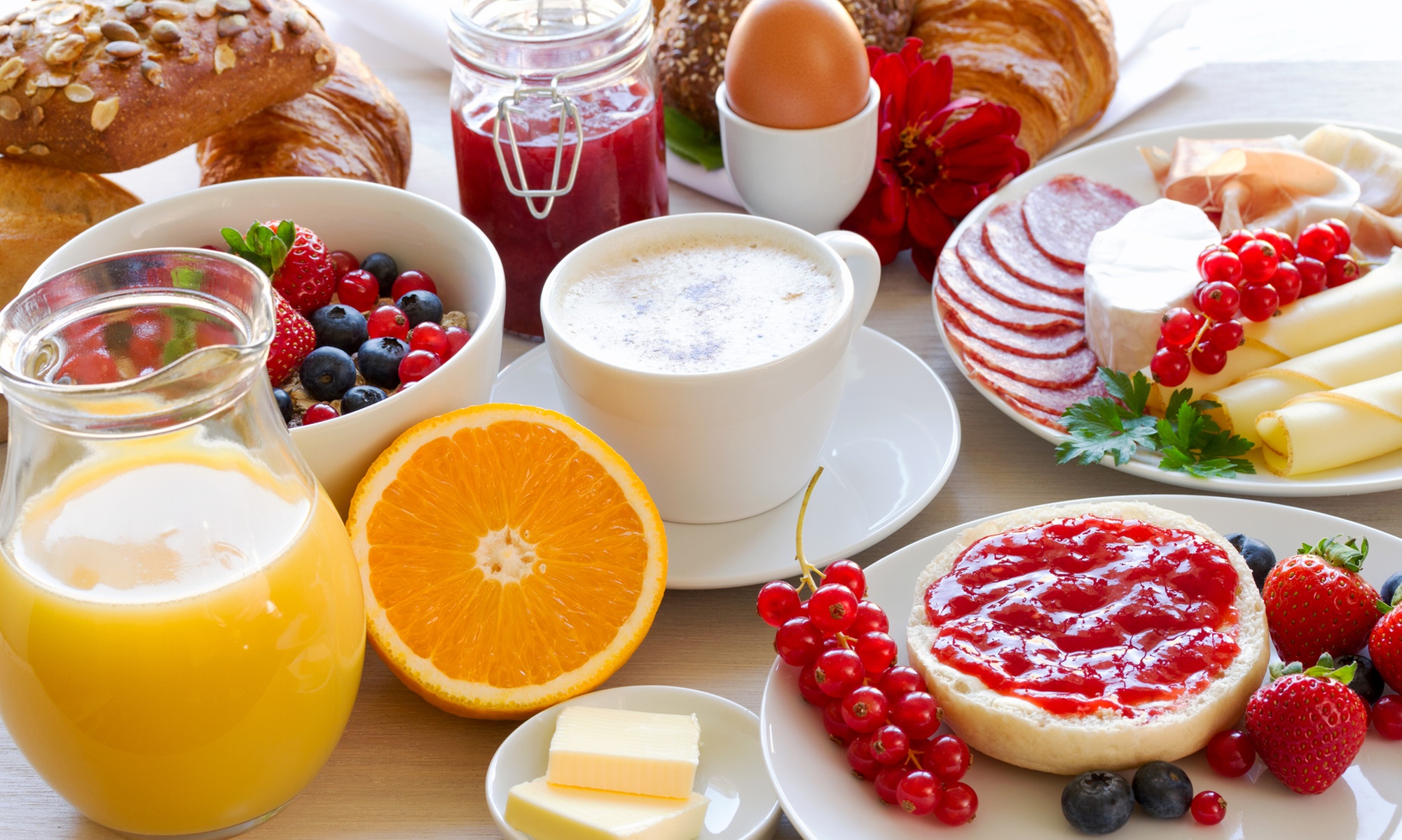 Starte den Tag mit einem Gourmet-Frühstück inkl. Orangensaft & Kaffee für 2-4 Personen (bis 32% sparen)