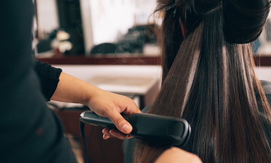 Image 1: Beauté des cheveux avec Lynda Coiffure Salons Jethair