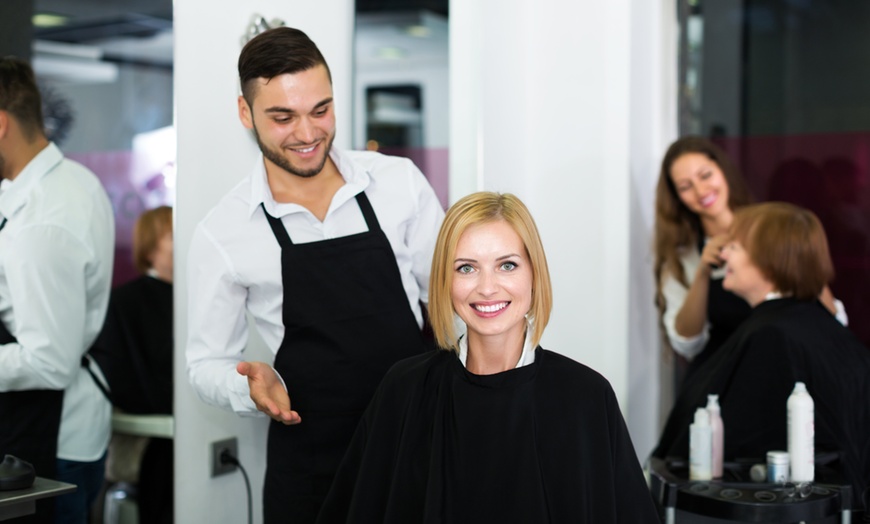 Image 1: Gain Confidence in Hairdressing and Barbering