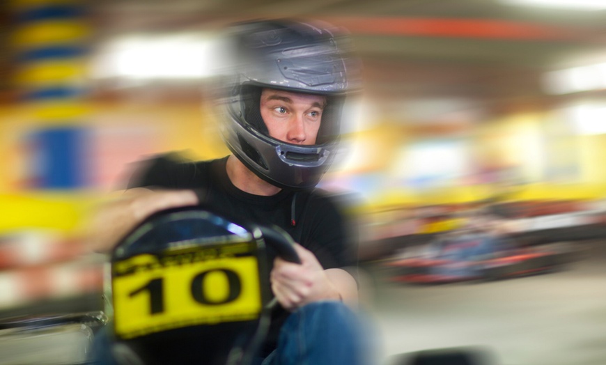 Image 1: Indoor-Go-Kart-Rennen