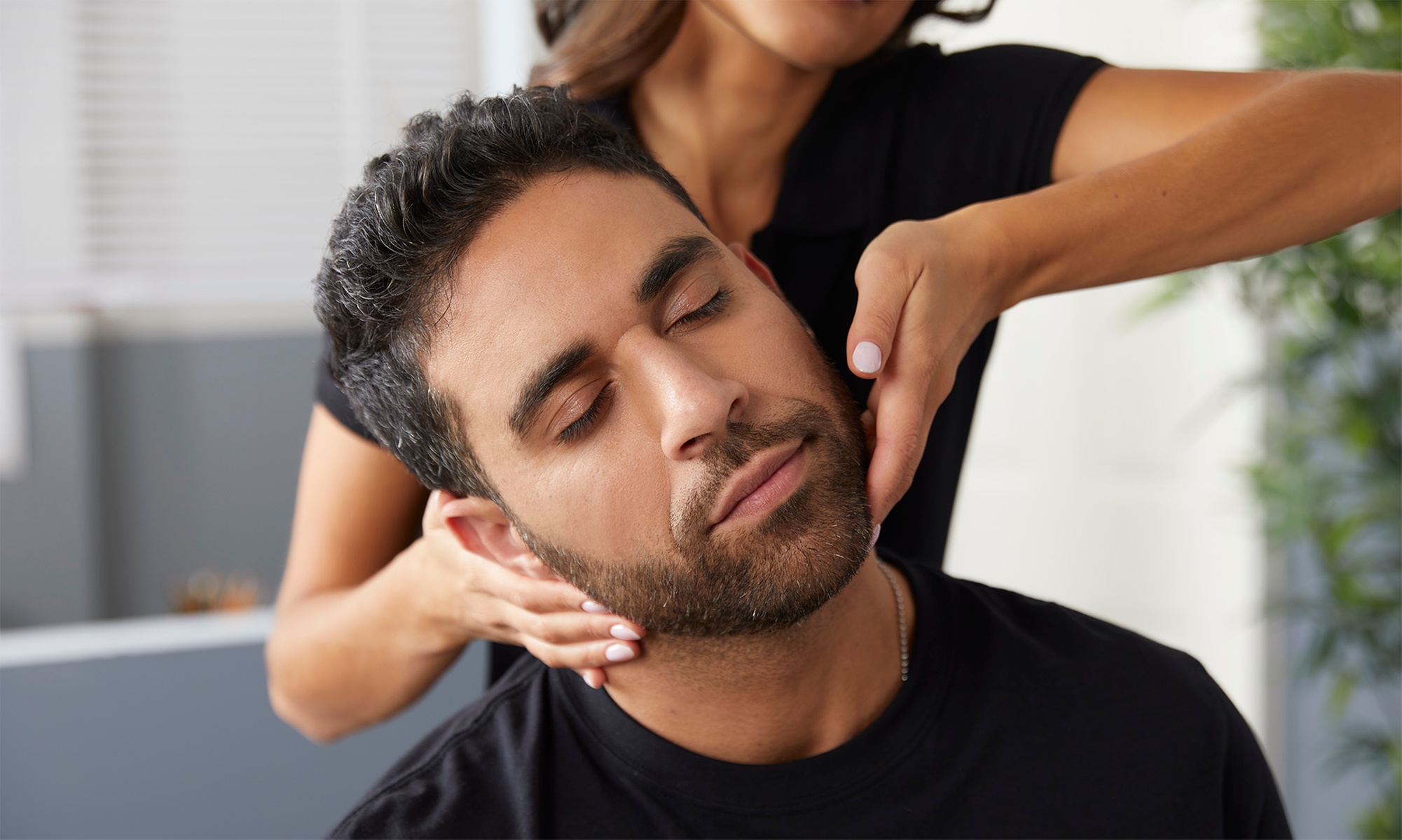 Chiropractic Consult & Decompression for Pain Relief
