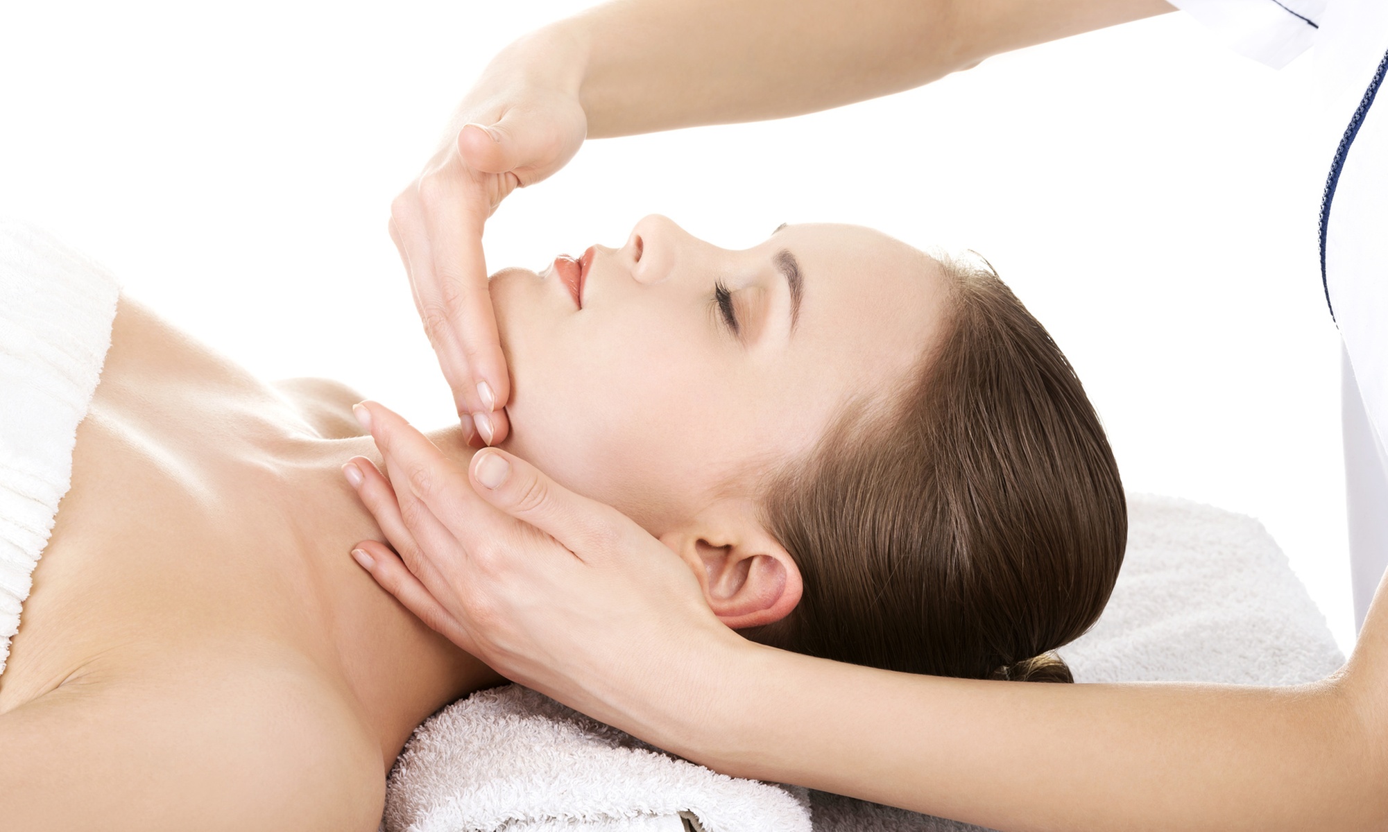 Experience Customized & Personalized Facials with Expert Care!